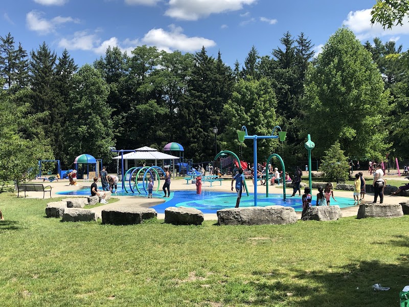Pinafore Park tennis club in ON