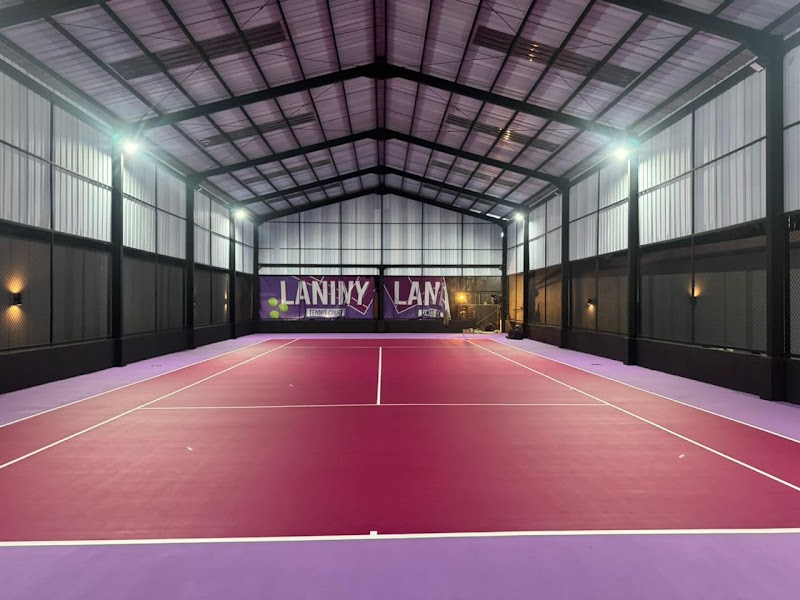 LA NINY TENNIS COURT tennis club