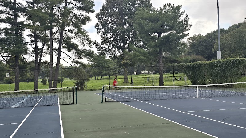 Jefferson District Park tennis club in VA