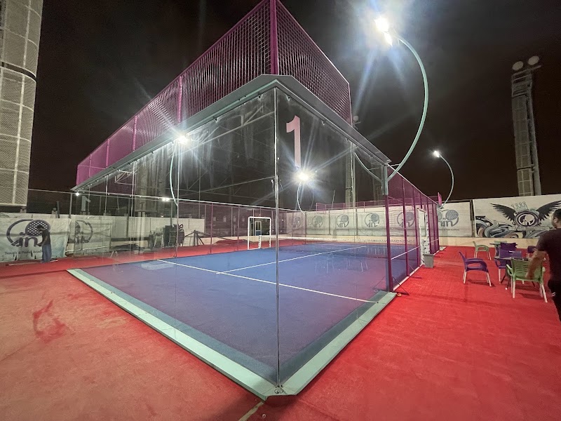 In tennis & padel