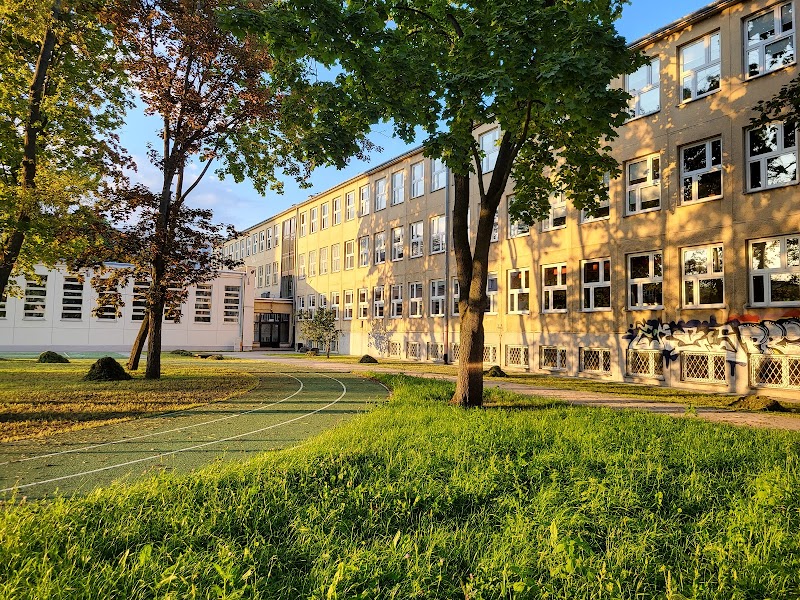 XLII Liceum Ogólnokształcące im. Marii Konopnickiej tennis club in Warszawa