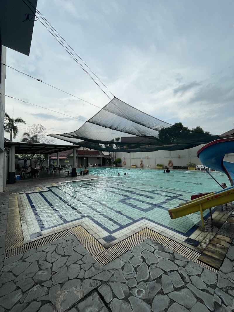 Kolam Renang Tamansari Sports Club Persada Kemala Bekasi (Les Renang, Tenis, Futsal, Poundfit, Yoga, Muay Thai, Taekwondo) tennis club