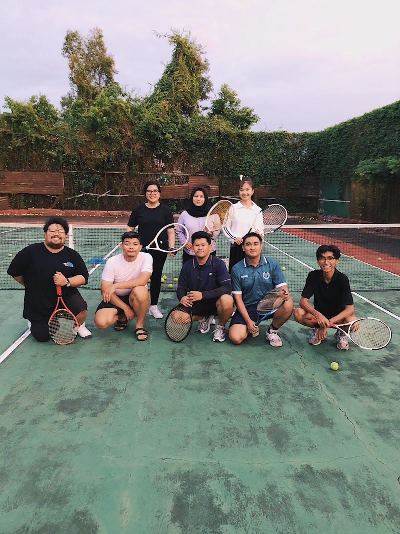 Lapangan Tenis Wana Bhakti tennis club