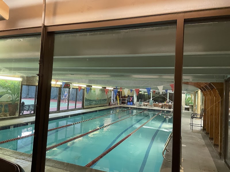 McLean Racquet & Health Club tennis club