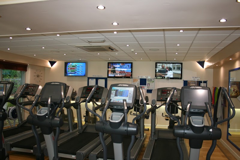 Thongsbridge Tennis & Fitness Club