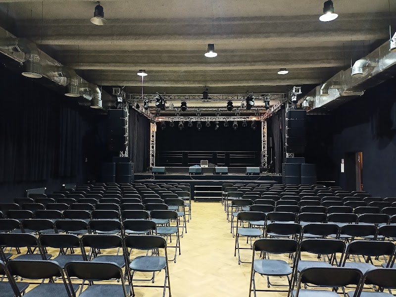 Płocki Ośrodek Kultury i Sztuki im. Themersonów tennis club