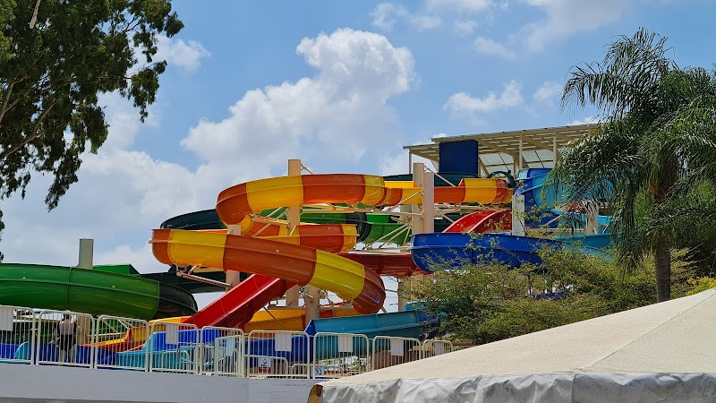 Yavne Water Park tennis club in Yavne