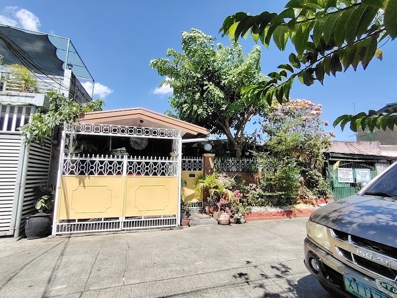 Adelina II & IIA Complex tennis club in Laguna