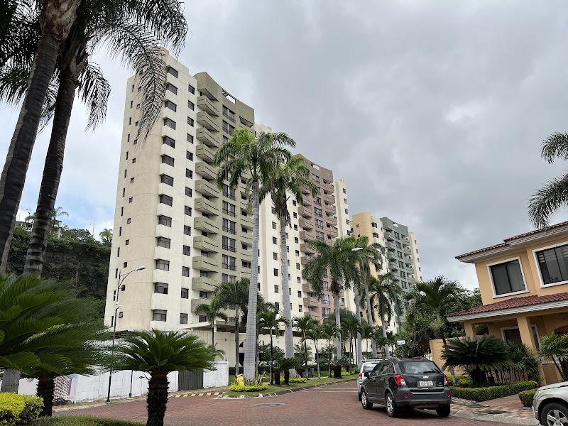 Urbanización Ciudad Colón tennis club in Guayaquil