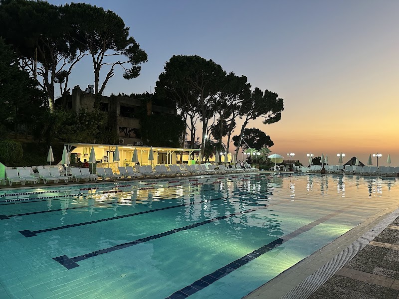 La Collina Country Club tennis club in Mtaileb